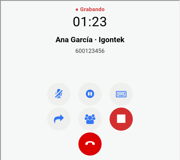 Llamada en curso con el nombre del contacto, el tiempo y el aviso Grabando